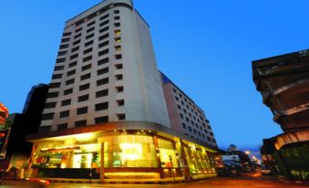 Mayflower Grande Hotel