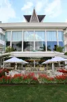 Grand Mutiara Hotel Hotel dekat Lau Debuk-Debuk
