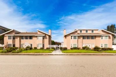 Channel Island Shores Hotels near Airport Self Storage