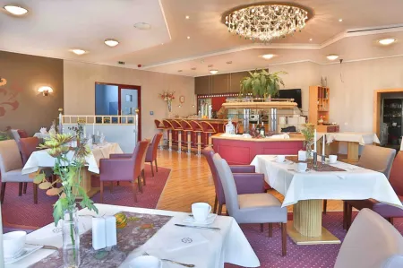 Hotel Kristall Отели в г. Грос-Дюбен