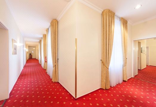 5. Hotel Kr..