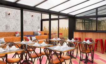 Hotel Izzy