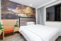 Holiday Inn on Sunday (Shanghai New International Expo Center) Hotel in zona Century Park