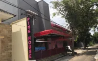 Pink House Hotel dekat Bee Jay Indra Loka