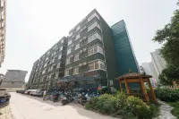 Red Ant Theme Hotel (Xinxianghe Normal University Wanda Branch) Hotels near Dashang Xinmart (Fengquan Shop)