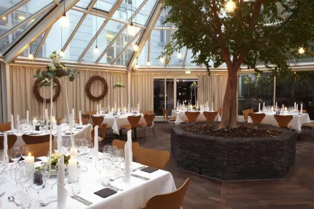 Hotel Royal Отели рядом с достопримечательностью «DoKK1»