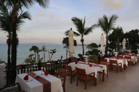 Supalai Scenic Bay Resort & Spa Phuket Отели рядом с достопримечательностью «Bang Rong»