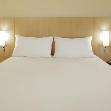Ibis Milano Centro Отели рядом с достопримечательностью «Конгресс-центр Visconti Palace»