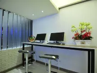 J-Hotel Hotel berhampiran Stesen Ecological District