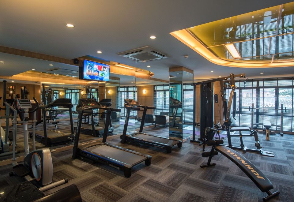 베이 비치 리조트 파타야의 깔끔한 실내 수영장 모습