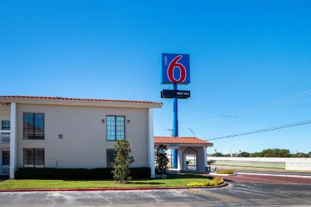 Motel 6 Euless, TX - DFW West