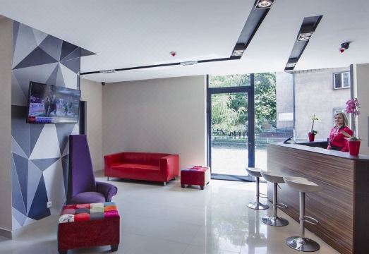 2. 부티크 호텔스 ..