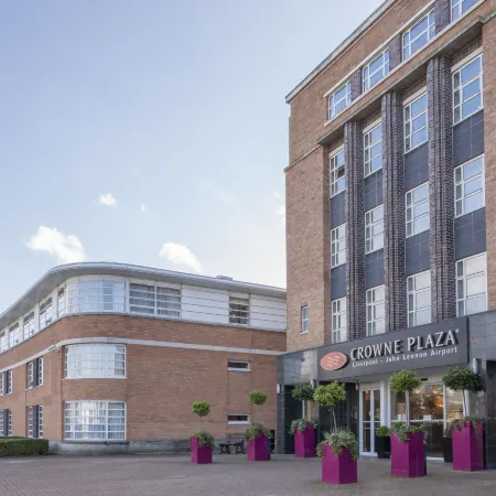 Crowne Plaza LIVERPOOL JOHN LENNON AIRPORT by IHG Отели рядом с достопримечательностью «Парк Оттерспул»