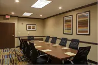 北達拉斯艾迪遜舒適套房飯店