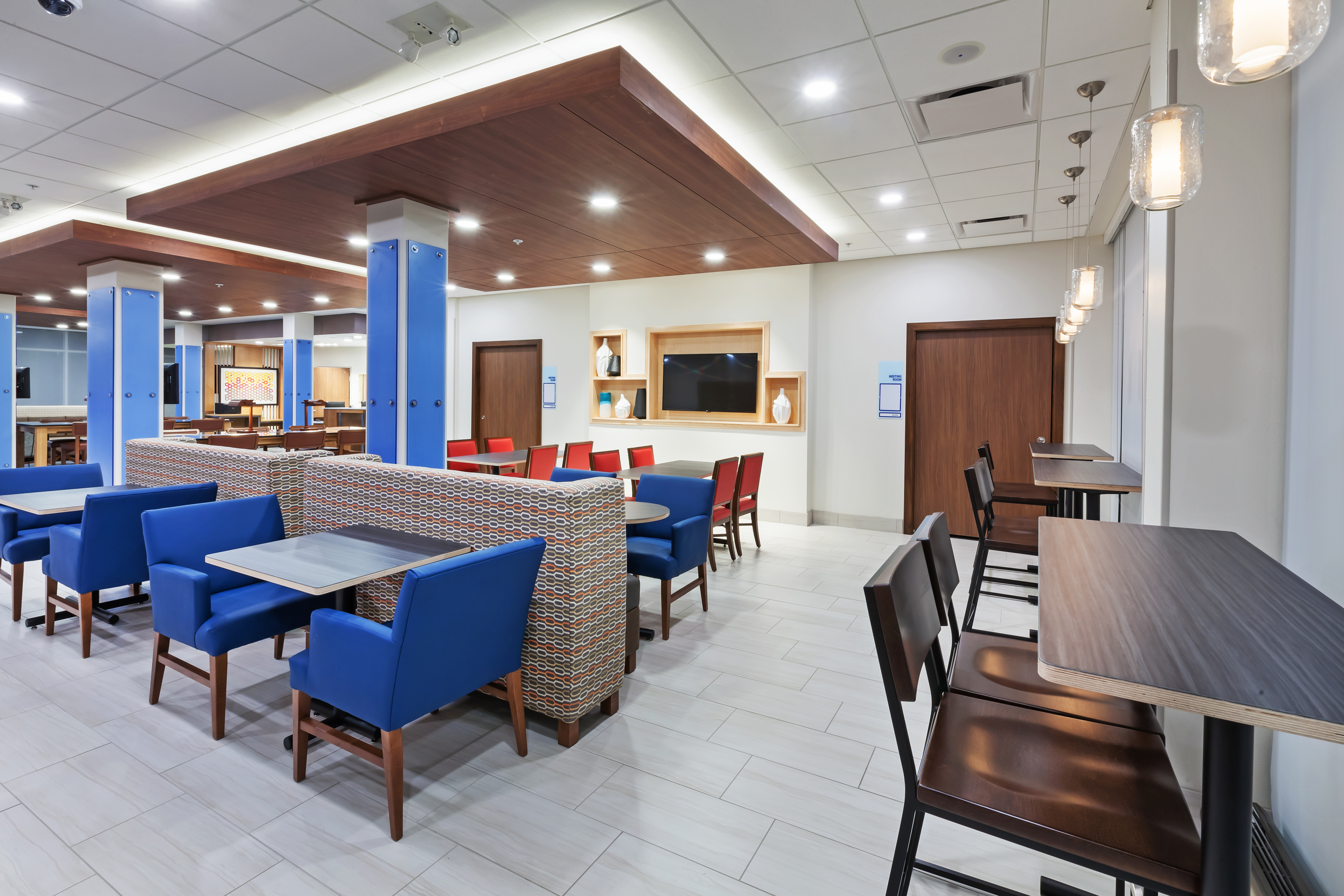 Holiday Inn Express & Suites Lenexa - Overland Park Area, an Ihg Hotel