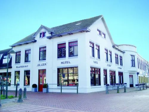Hotel de Zon anno 1870 Hotels in Ooststellingwerf