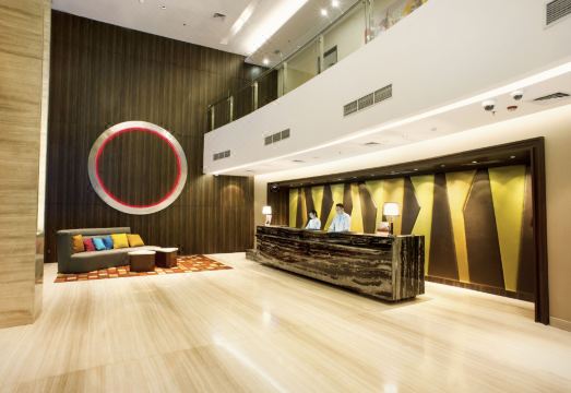 홀리데이 인 익스프레스 수라바야 센터포인트 외부 전경