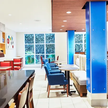 Holiday Inn Express & Suites CORONA by IHG