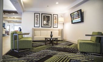 Holiday Inn Express & Suites Alexandria