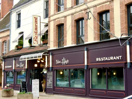 Logis Hotel-Restaurant le Relais d'Aligre Отели в г. Беломер-Геувиль