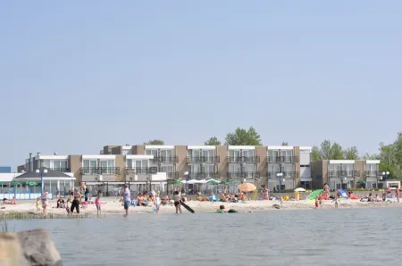 Strandhotel Vigilante Отели в г. Makkum