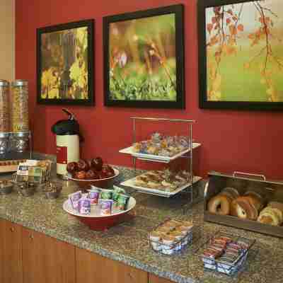 TownePlace Suites Saginaw Dining/Meeting Rooms