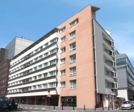 Séjours & Affaires Montreuil Saint Mandé Отели рядом с достопримечательностью «Point de vue de la grande traverse - Parc Jean Moulin»