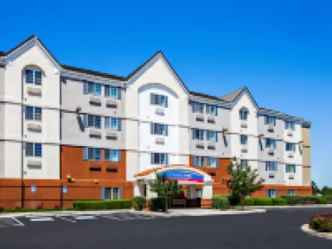 Candlewood Suites 梅德福 杰克遜縣酒店