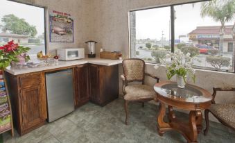 Americas Best Value Inn & Suites-Convention Center