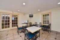 Red Carpet Inn Newark - Irvington NJ Hotel di Millburn