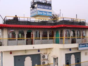 Hotel Udai Niwas by the Lake