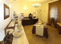Hotel Alibi - breakfast