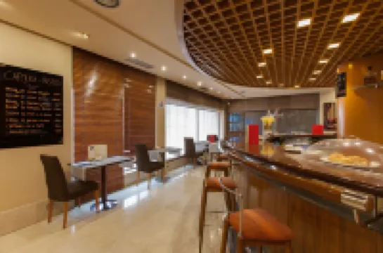 Silken Luis de León