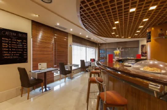 Silken Luis de León