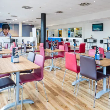 Travelodge Barcelona Fira Отели рядом с достопримечательностью «Площадь Испании»