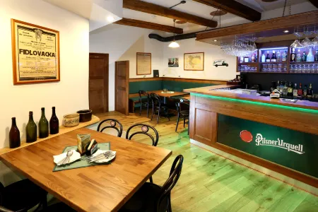 Hotel Koruna Prachatice Отели в г. Вимперк