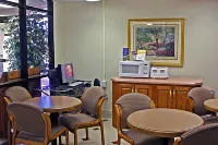 Days Inn & Suites by Wyndham Starkville فنادق في Oktibbeha County