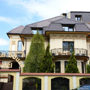 Hotel Golden House
