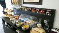 Nemea Appart Hotel Home Suite Nancy Centre - breakfast
