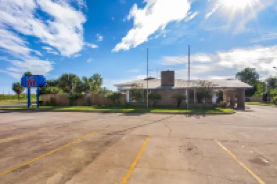 Motel 6 Freeport, TX