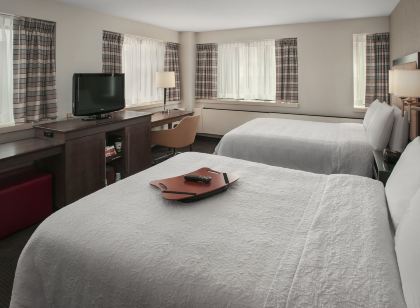 Hampton Inn & Suites Milwaukee-Downtown