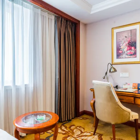 Vienna International Hotel (Shaoguan History East Street Fengcai Building)