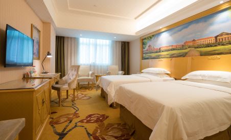 Vienna Hotel (Shenzhen Liantang Port Luo Fang Hotel)) - Housity