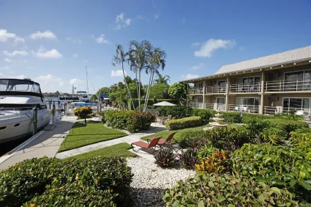 Cove Inn on Naples Bay