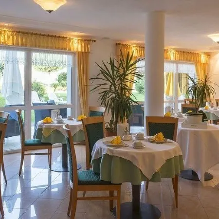 Aparthotel Familiaris - Family Apartments - Pools & Spa in Dolomites