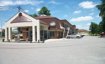 Budget Host Westgate Inn