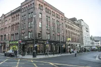 Base Serviced Apartments - Sir Thomas Street - balcony