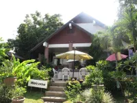 Saku Boutique Homestay Hotels in Saraphi