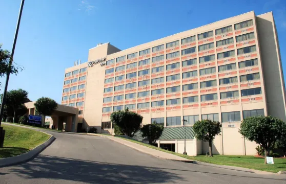 克拉克斯維爾河景酒店