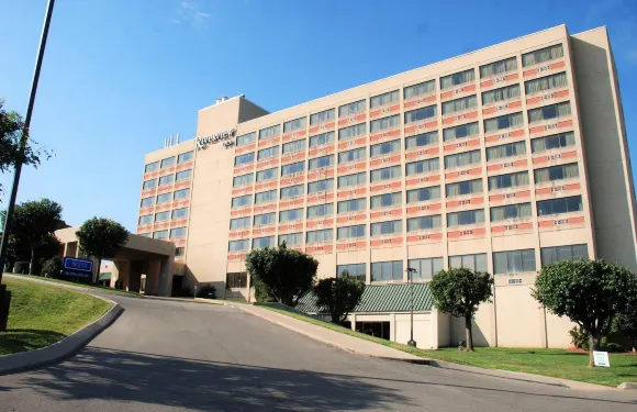 克拉克斯維爾河景酒店